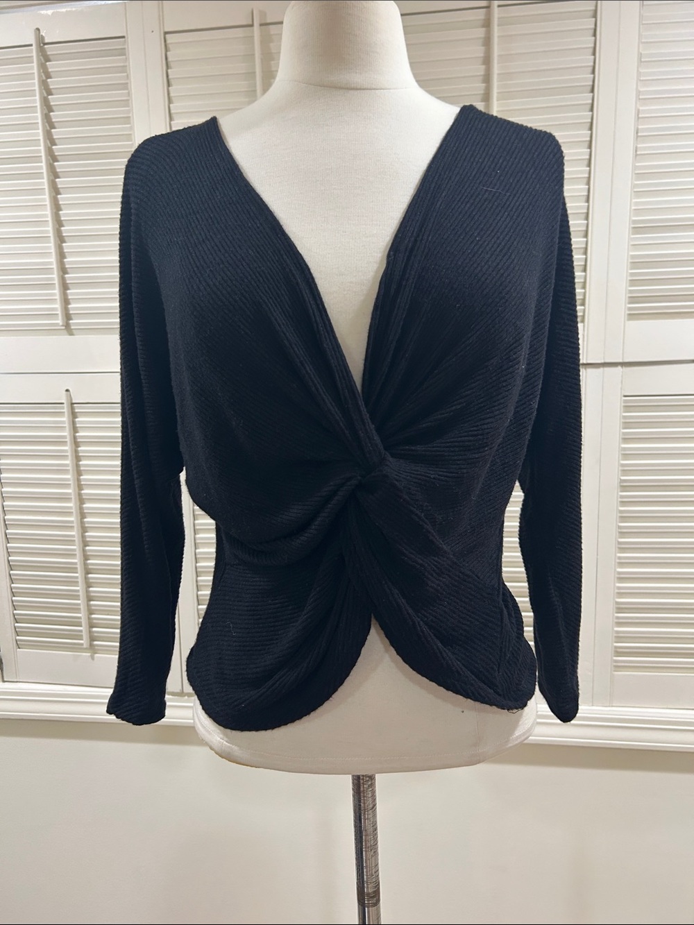 Fifteen Twenty Black Twist-Front V-Neck Long Sleeve Top in great condition